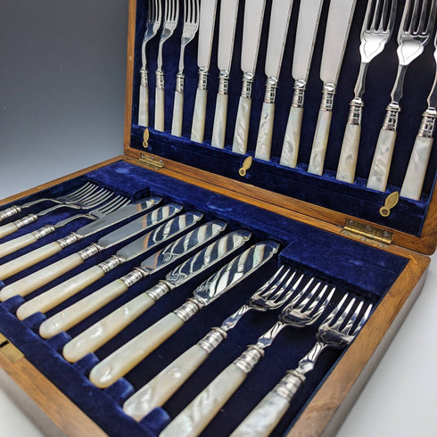 1930年左右英國復古白蝴蝶貝柄魚餐具12對套裝盒裝